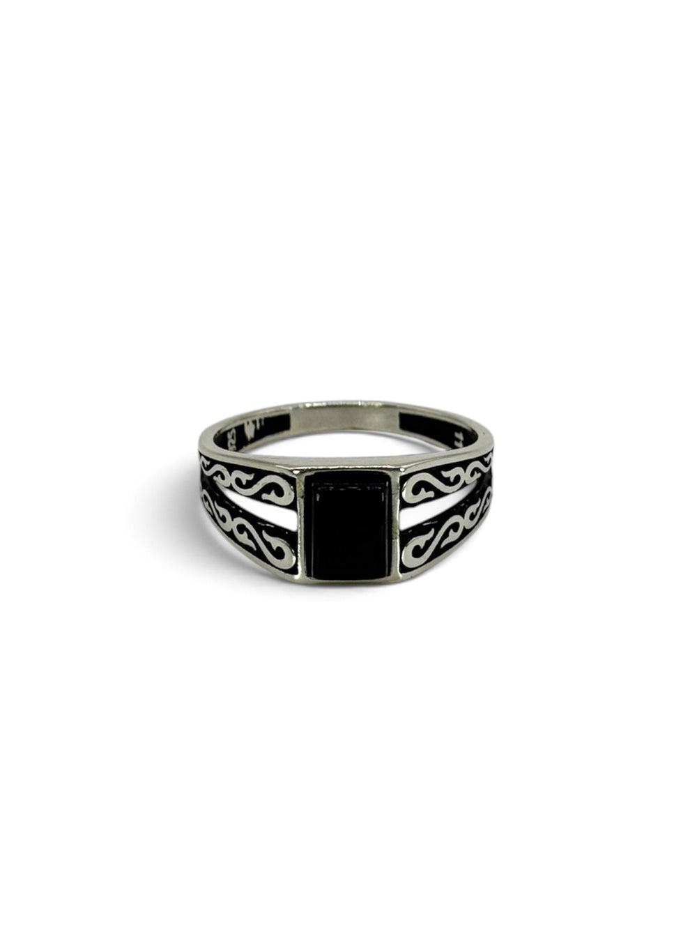NOIR Ring aus 925 Sterlingsilber mit rechteckigem Stein in Onyx-Optik, Frontansicht