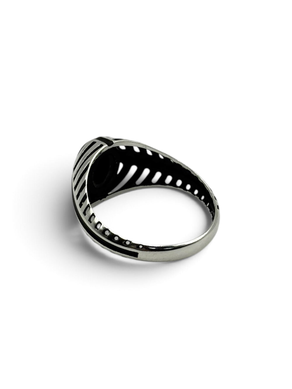 ECLIPSE Ring aus 925 Sterlingsilber, Blick auf die Innenseite und die durchbrochenen Streben