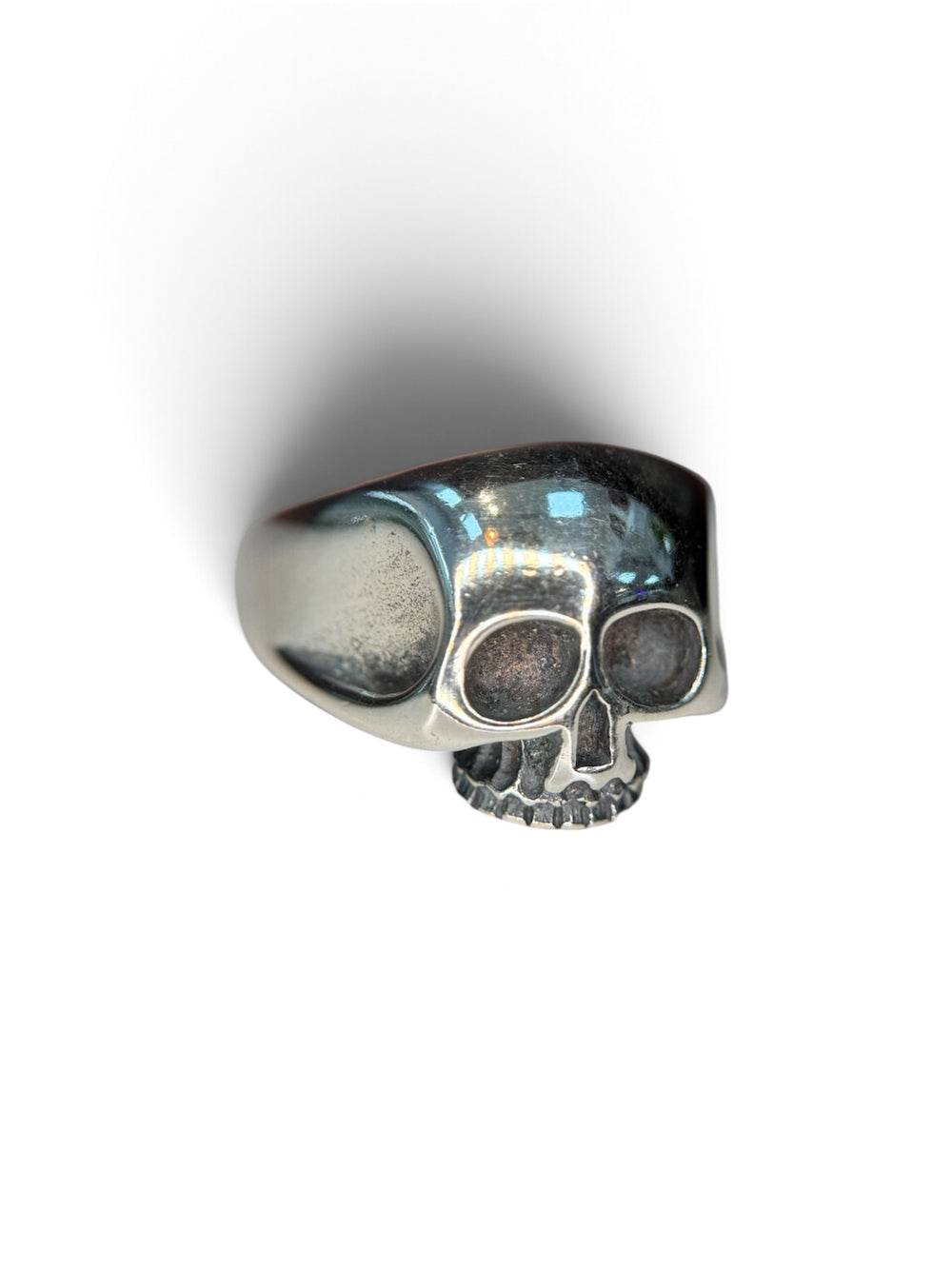 BONES Skull Ring aus 925 Silber mit poliertem Schädel und oxidierter Zahnreihe, Detailansicht
